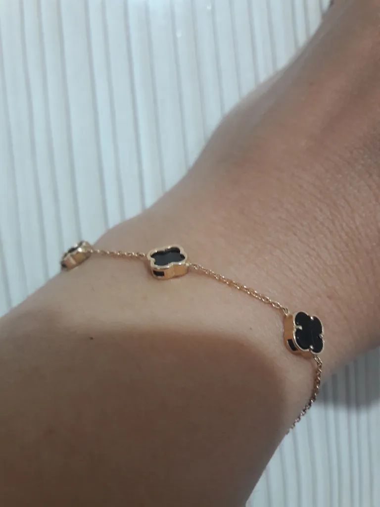 دستبند زنجیری طلا 18 عیار زنانه الی گالری مدل پنج ونکلیف و سنگ ظریف