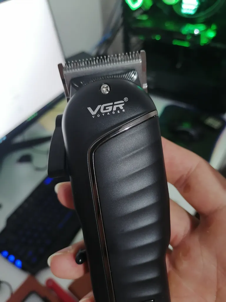 ماشین اصلاح موی سر و صورت وی جی ار مدل V-683