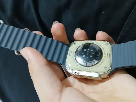 ساعت هوشمند اوآلی مدل OS8 Ultra Pro دارای قابلیت های صفحه نمایش رنگی، صفحه نمایش لمسی، کنترل موسیقی (Music Player) بند سیلیکون