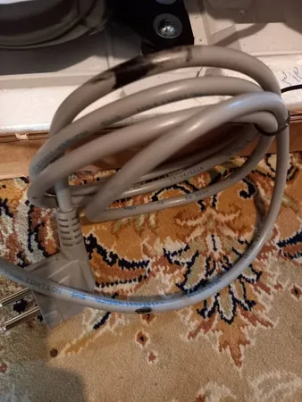 یخچال 3 فوت ایستکول مدل 2403، با ارتفاع 59، عمق 53 و پهنای 45 سانتی‌ متر، میزان مصرف انرژی A+، دارای 2 طبقه، دارای سیستم دیفراست