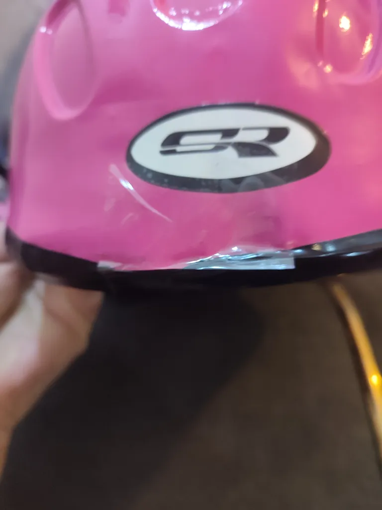 اسکیت کفشی مدل چهارچرخ به همراه کلاه و لوازم ایمنی و کیف قابل حمل