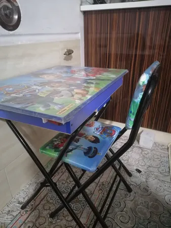 میز تحریر و صندلی طرح سگ های نگهبان