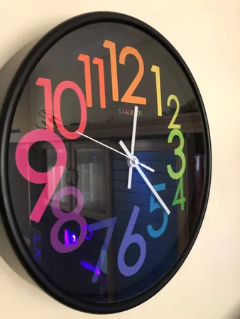 ساعت دیواری سال بردز طرح عدد رنگی