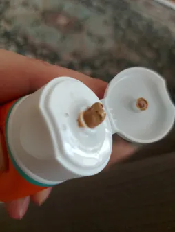 کرم ضدآفتاب بی‌رنگ نئودرم مدل Highly Protective SPF50، مناسب پوست‌های چرب تا مختلط، حجم 50 میلی‌لیتر