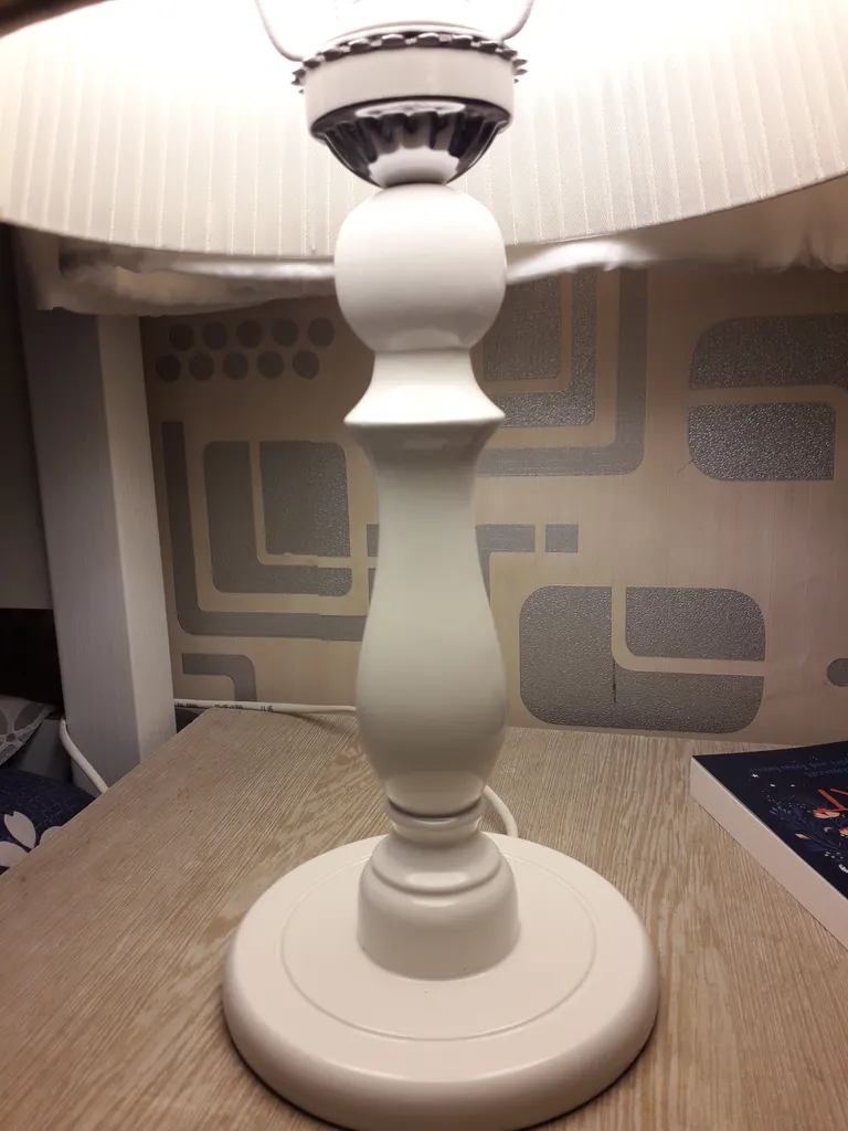 آباژور رومیزی تابنده مدل آوید R01