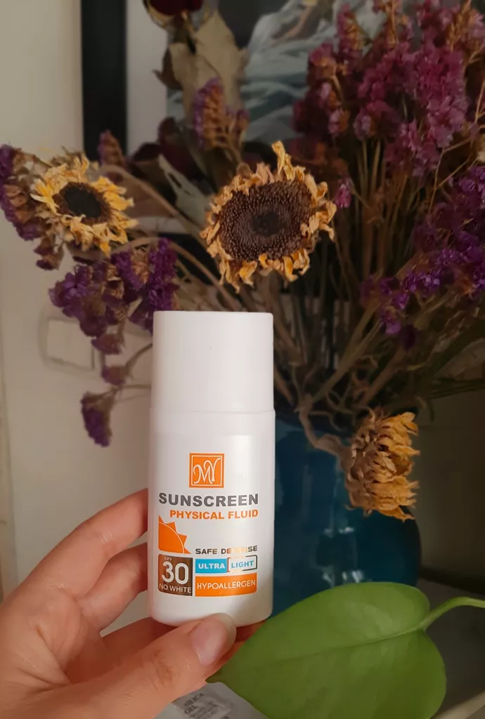 فلویید ضد آفتاب بی رنگ مای +SPF30 مدل Hypoallergen مناسب انوع پوست حجم 50 میلی لیتر