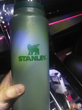 فلاسک استنلی مدل The Legendary Classic Bottle کد F 2021 گنجایش 1.4 لیتر