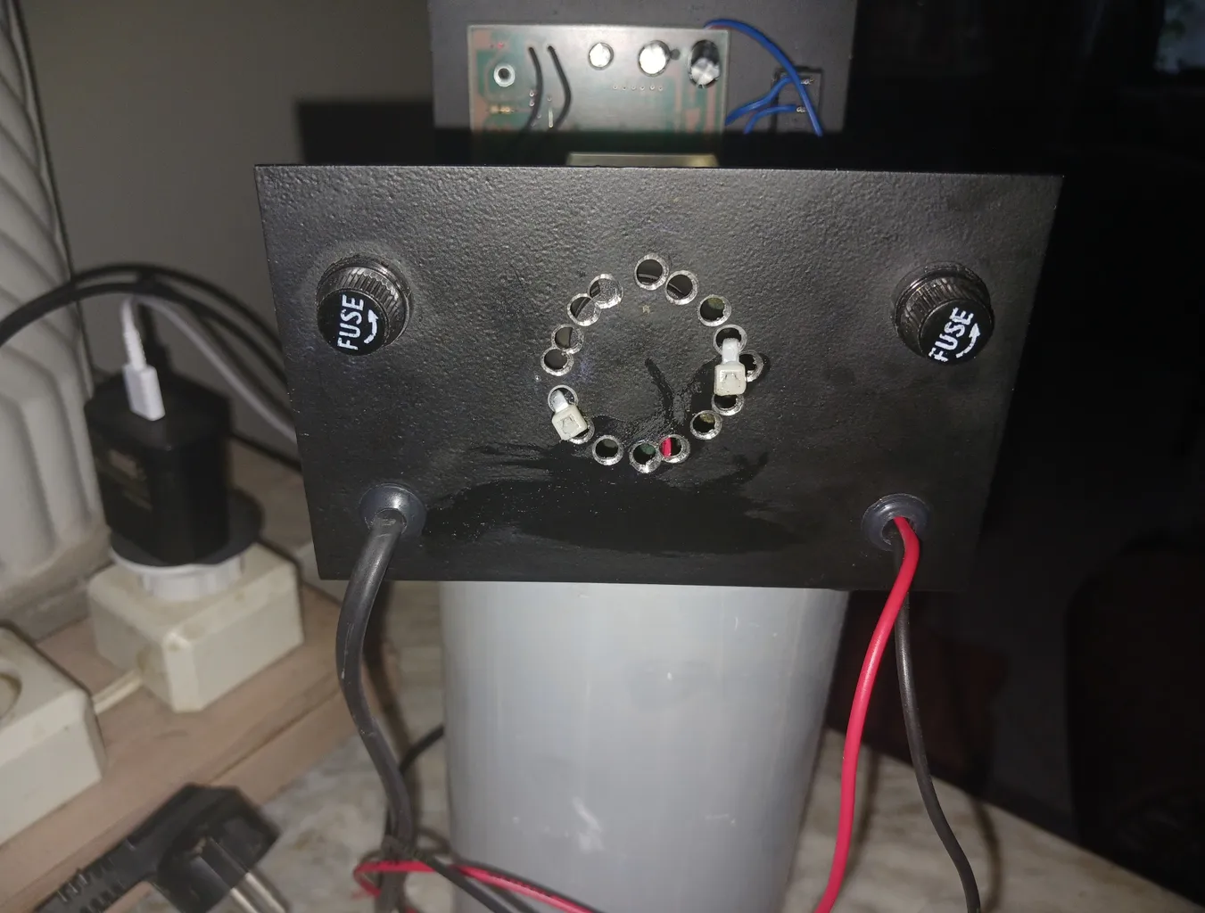 شارژر باتری اتوماتیک ۱۲ ولت مدل EI66/35