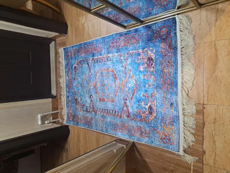 فرش ماشینی زانیس مدل مدرن طرح بختیاری زمینه آبی