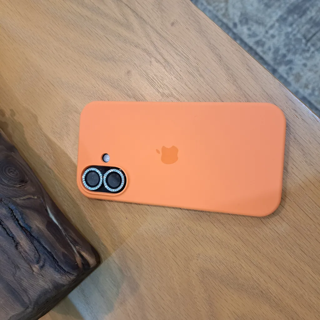 کاور مدل سیلیکونی مناسب برای گوشی موبایل اپل iphone 16