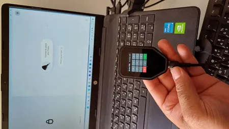 کیف پول سخت افزاری درج مدل T