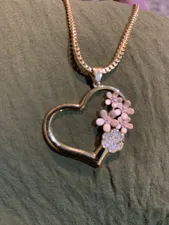 تجریه خرید آویز گردنبند طلا 18 عیار زنانه طلای مستجابی مدل قلب گل و پروانه کد 6719