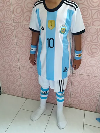 ست پنج تکه لباس ورزشی پسرانه طرح تیم ملی آرژانتین مدل مسی 2023