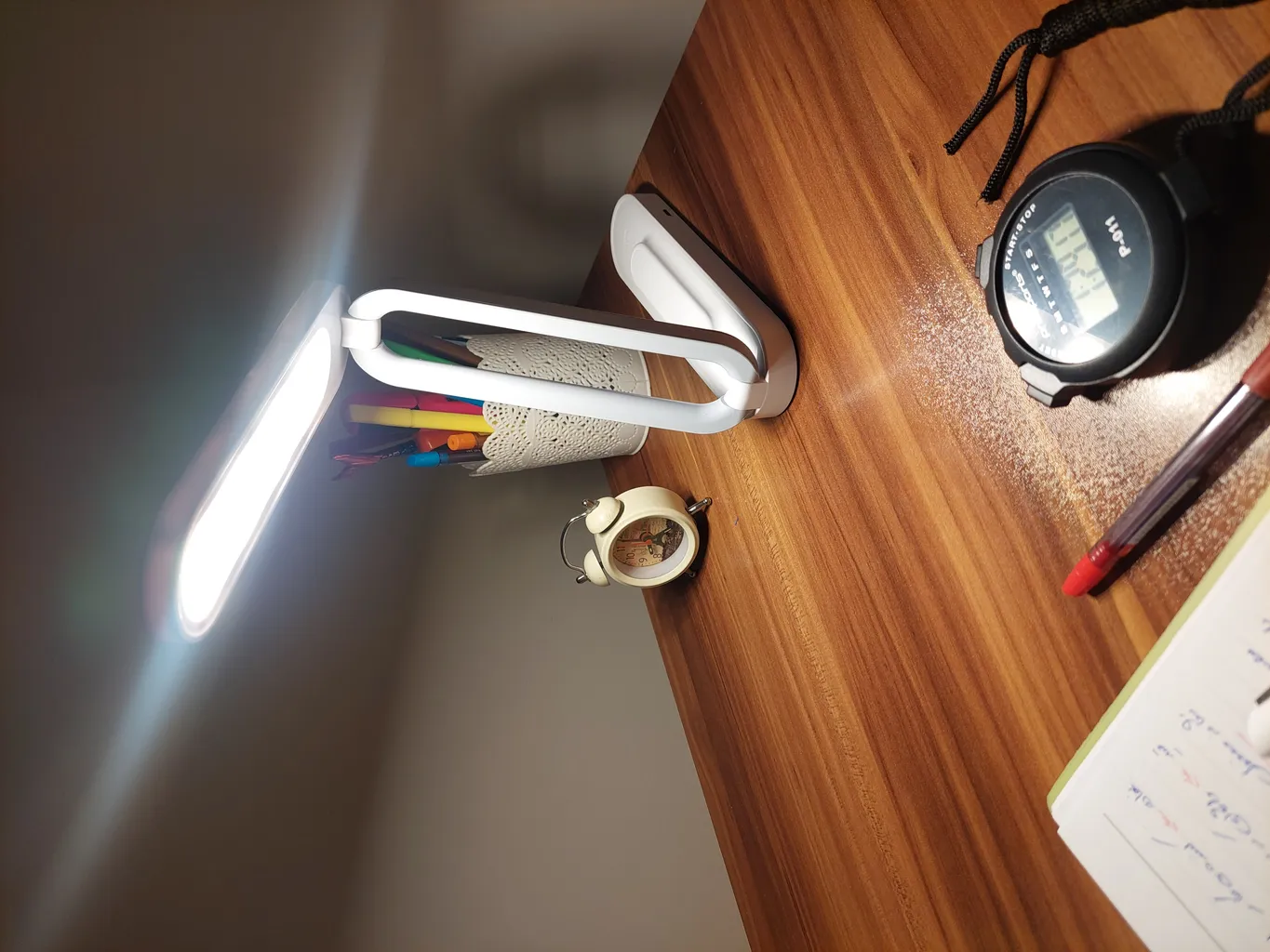 چراغ مطالعه سولونیکس مدل تاشو سه حالته