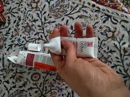 کرم ضد چروک دور چشم و دور لب پرودرما مدل Agvest حجم 20 میلی لیتر