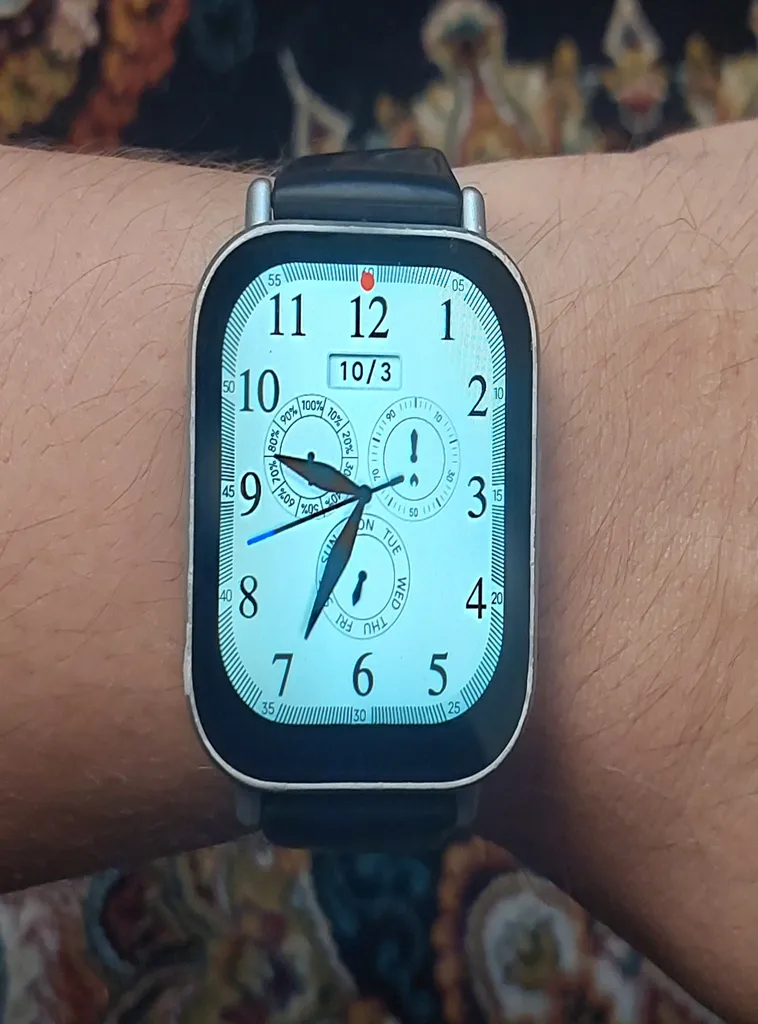 ساعت هوشمند شیائومی مدل Redmi Watch 5 Active دارای قابلیت های قابلیت مکالمه از طریق بلوتوث، قابلیت تغییر طرح ساعت یا تم بند پلاستیک