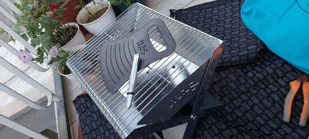 منقل تاشو سفری مدل M7 به همراه هدیه  بادبزن و انبر