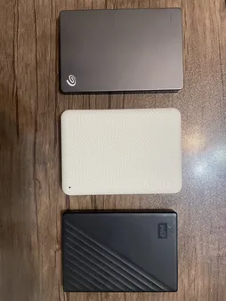 هارد اکسترنال توشیبا مدل Canvio Advance ظرفیت چهار ترابایت دارای رابط USB Type-A 3.0