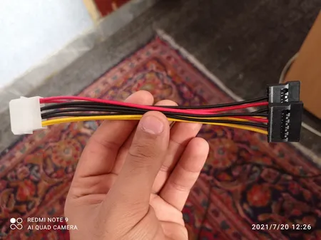 کابل تبدیل برق 4 پین به دو ساتا مدل TKC