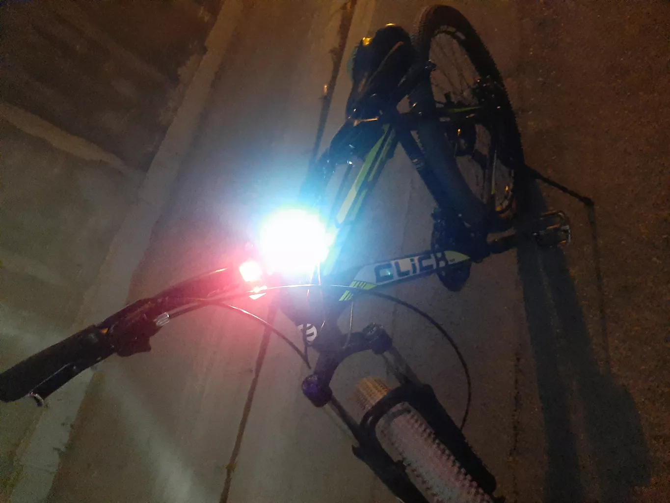 چراغ جلوی دوچرخه مدل hl009 بسته 2 عددی