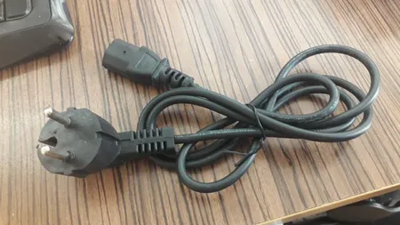 کابل برق سه پین منبع تغذیه کامپیوتر ای پی نت مدل Gold طول 1.5 متر