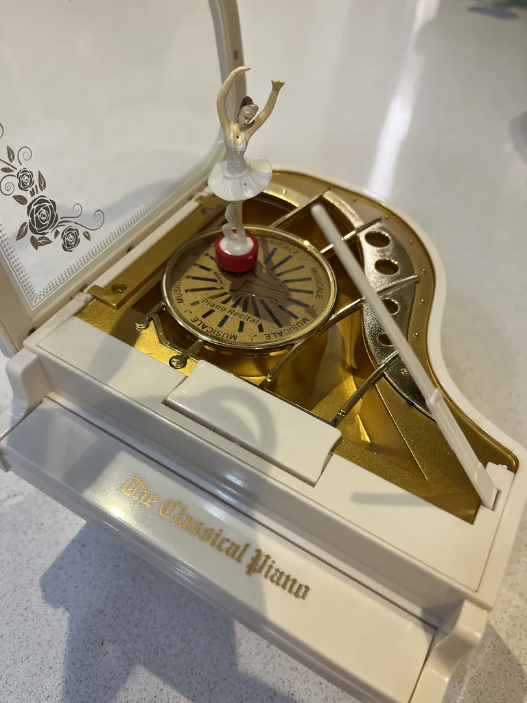 ماکت موزیکال گالری ره آورد طرح پیانو کد 1578