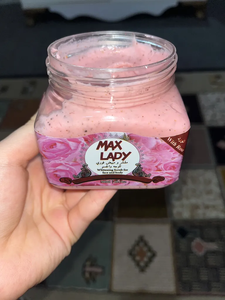 اسکراب لایه بردار پوست مکس لیدی مدل Roz حجم 300 میلی لیتر