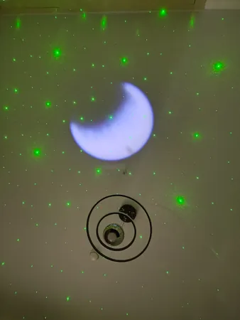 چراغ خواب مدل آدم فضایی طرح کهکشانی 55