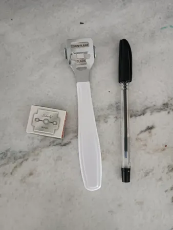 تیغ کف پا سابرلی مدل T1 به همراه تیغ یدک مدل 001  بسته 10 عددی