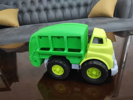 اسباب بازی زینتی مدل ماشین کامیون بازیافت کد OP