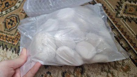 سنگ تزیینی مدل بادامی کد Bis1 وزن 2 کیلوگرم