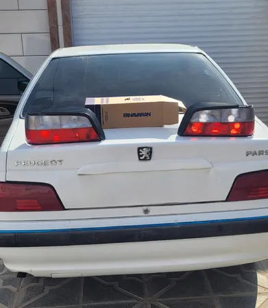 چراغ خطر عقب خودرو فن آوران مدل YM110 مناسب برای پژو پارس بسته دو عددی