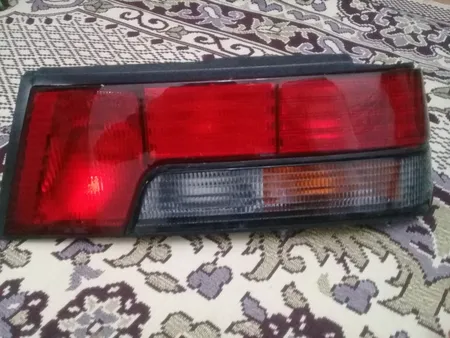 چراغ خطر عقب سمت راست جمع ساز کد 165 مناسب برای پژو آردی