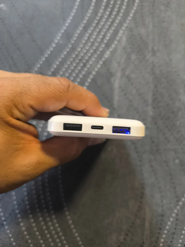 پاوربانک ریوا کیس مدل VA 2137 طرفیت 10000 میلی آمپر ساعت