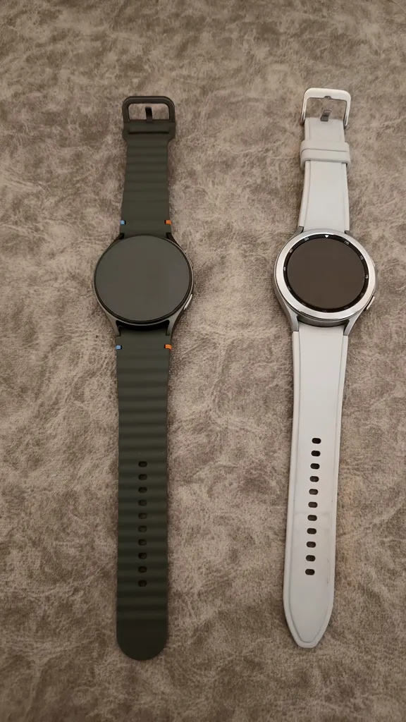 ساعت هوشمند سامسونگ مدل Galaxy Watch 7 44mm دارای قابلیت های کنترل موسیقی (Music Player) بند پلاستیک