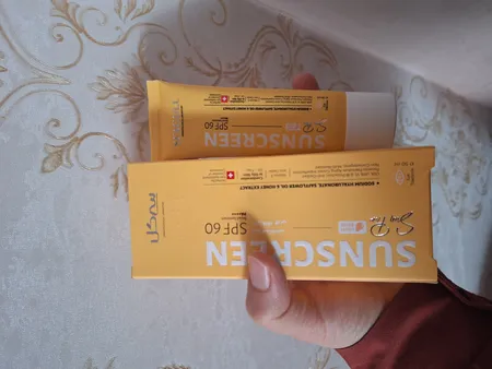 کرم ضدآفتاب رنگی فاقد چربی سی گل 50 میلی‌لیتر