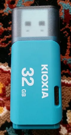 فلش مموری کیوکسیا مدل U202 ظرفیت 32 گیگابایت