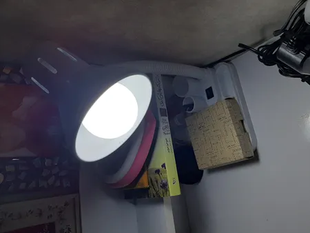 چراغ مطالعه صنایع کریم زاده مدل DL-105