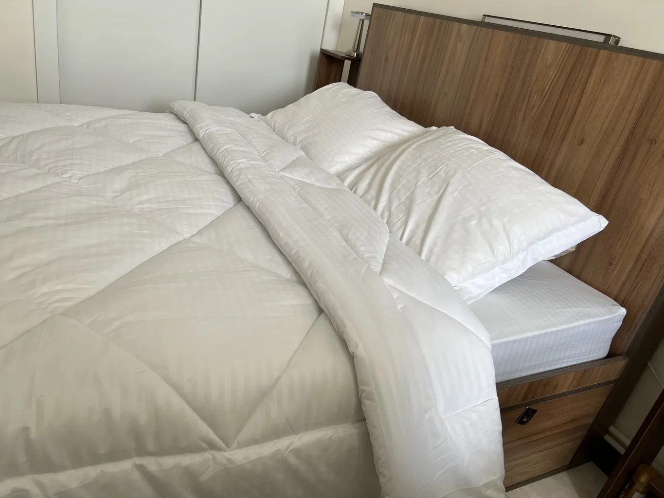 سرویس روتختی مدل هتلی کد 160 دو نفره چهار تکه