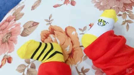 جوراب نوزادی طرح زنبور مدل N21