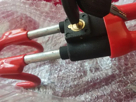 قفل فرمان خودرو مدل F-22