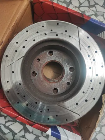 دیسک ترمز چرخ جلو کاردینال مدل سوراخ دار کد K22 مناسب کوییک