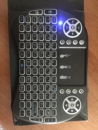 مینی کیبورد بی‌سیم همراه با تاچ‌پد مدل 08RF/2.2 Persian