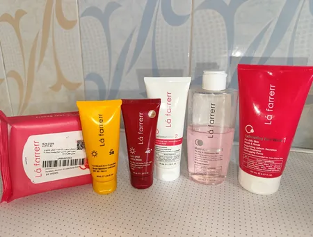 کرم ضدآفتاب و ضدلک رنگی لافارر مدل SPF40-Medium، مناسب پوست‌های چرب، حجم 40 میلی‌لیتر