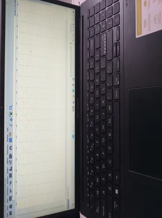 لپ تاپ 15.6 اینچی ایسوس مدل Vivobook Go 15 E1504GA-NJ559-i3 N305-4GB DDR4-512GB SSD-TFT