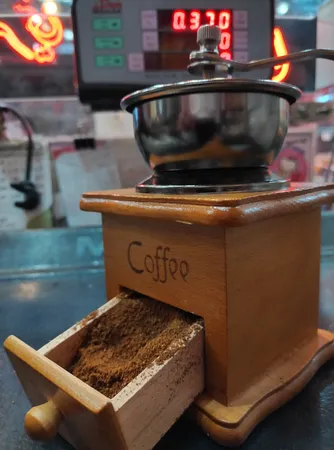 آسیاب دستی قهوه مدل چوبی