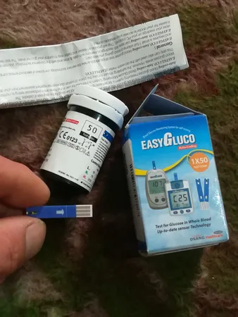 نوار دستگاه تست قند خون ایزی گلوکو مدل اتوکدینگ بسته 50 عددی