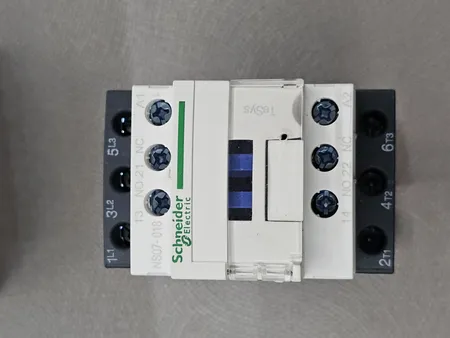 کنتاکتور 18 آمپر اشنایدر مدل LC1D18M7