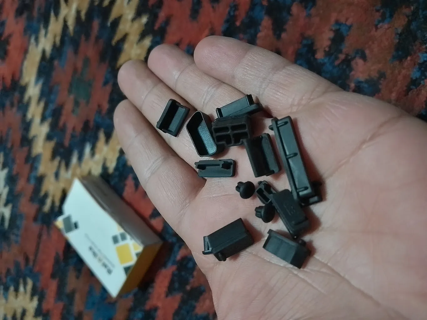 محافظ پورت لپ تاپ رینیکا مدل Ant01 مجموعه 12 عددی