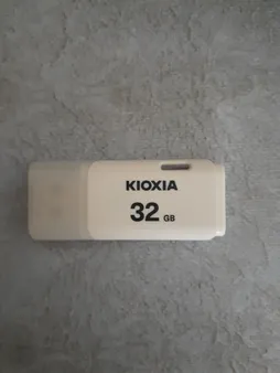 فلش مموری کیوکسیا مدل U202 ظرفیت 32 گیگابایت
